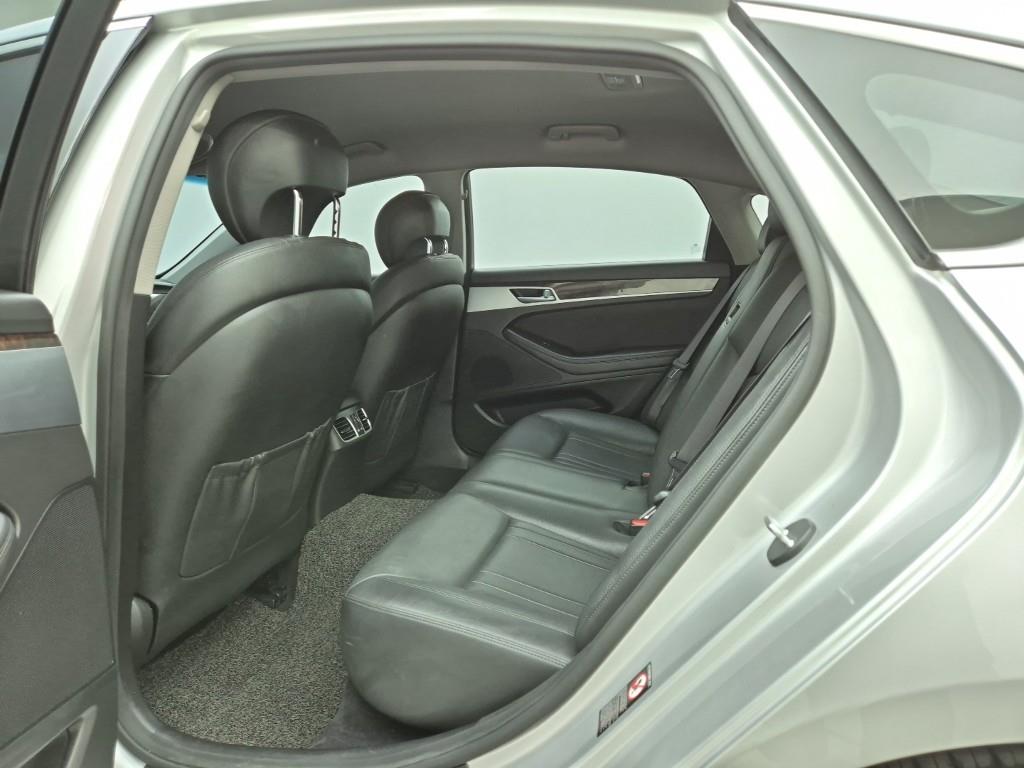 HYUNDAI Genesis - Vista 12