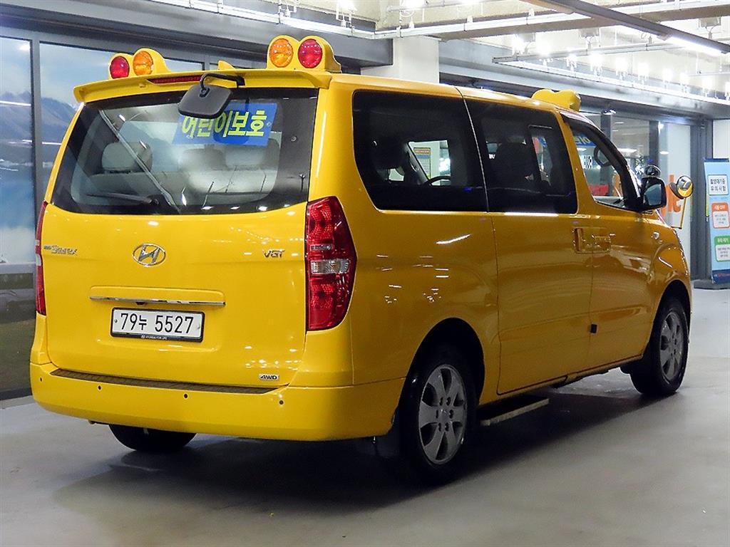 HYUNDAI Starex - Vista 4