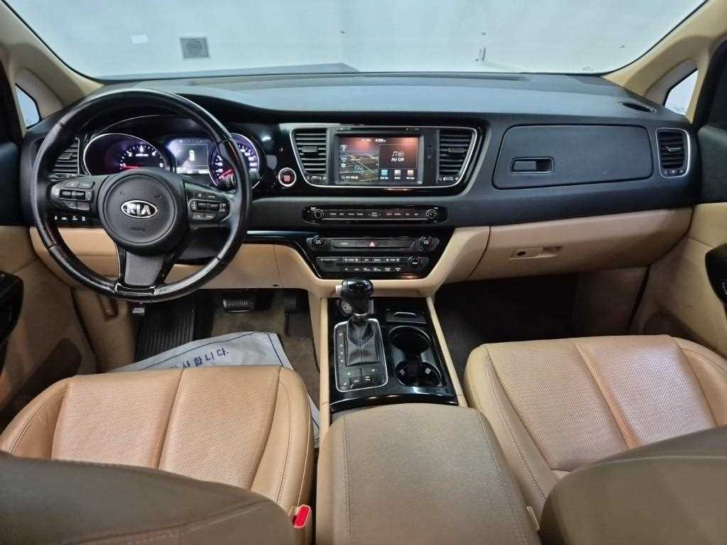 KIA Carnival - Vista 7