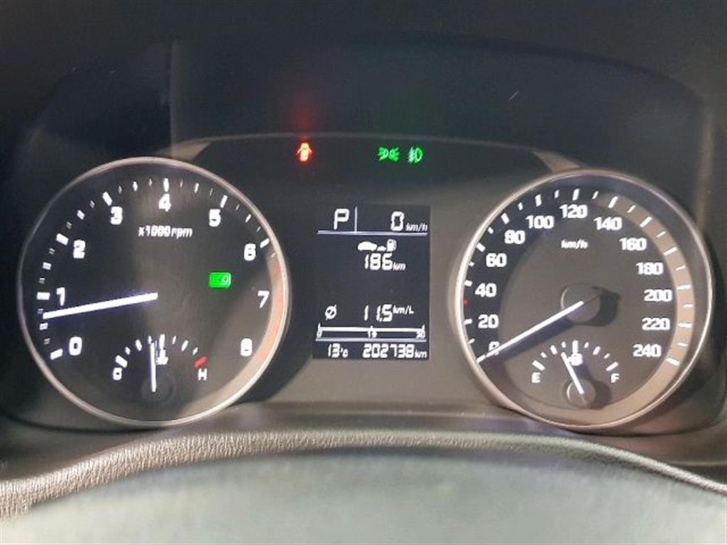 HYUNDAI Avante - Vista 7