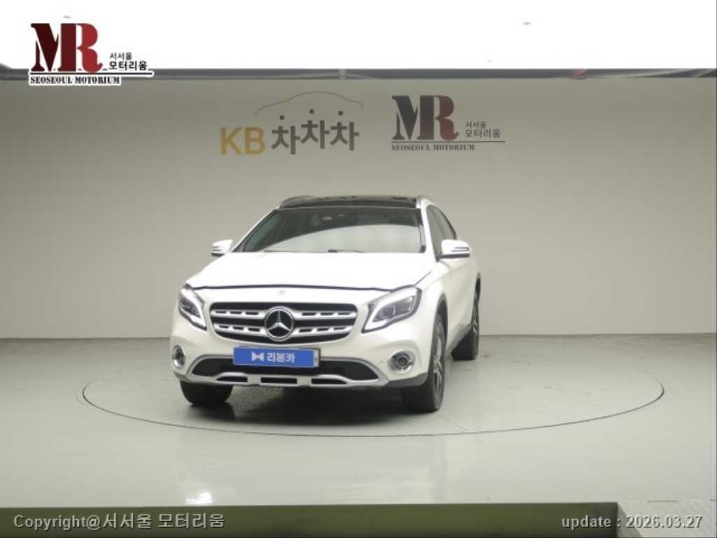 Mercedes Benz GLA Class - Vista 4