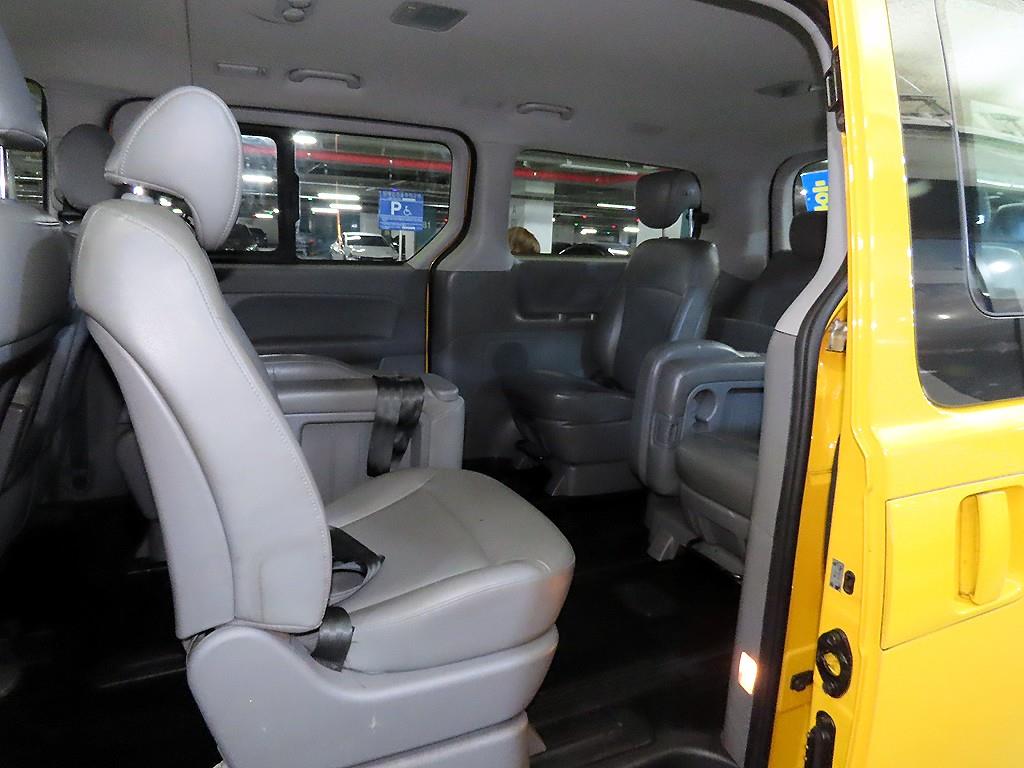 HYUNDAI Starex - Vista 7