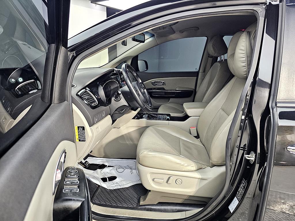 KIA Carnival - Vista 8