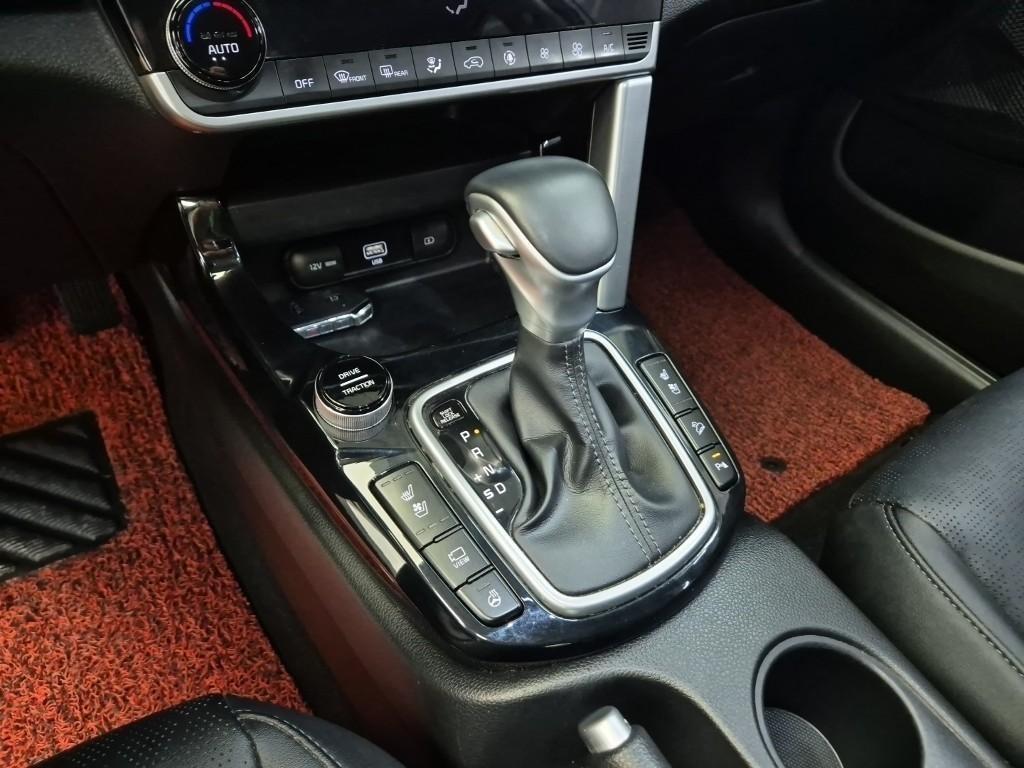 KIA Seltos - Vista 8