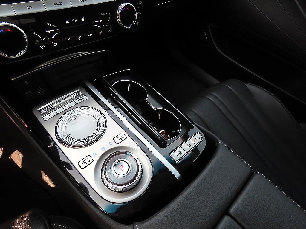 Genesis G80 - Vista 10