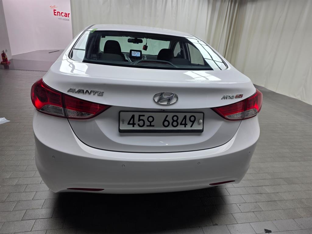 HYUNDAI Avante - Vista 7