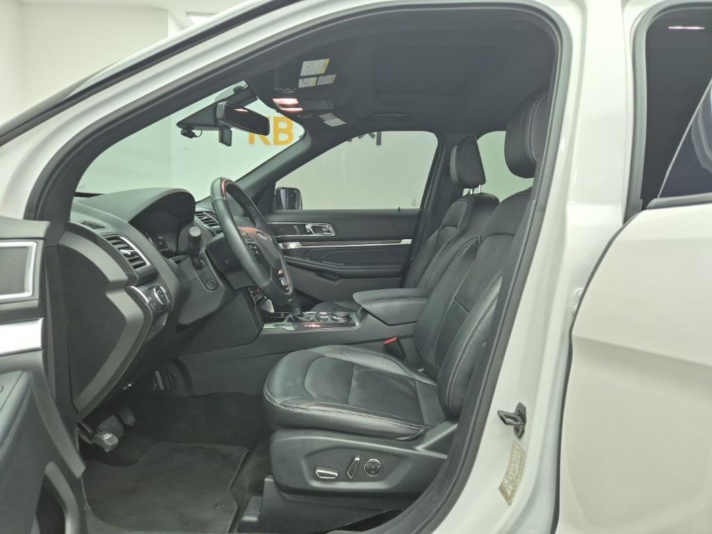 Ford Explorer - Vista 11