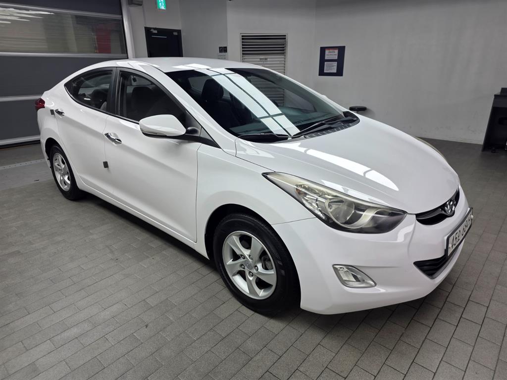 HYUNDAI Avante - Vista 4