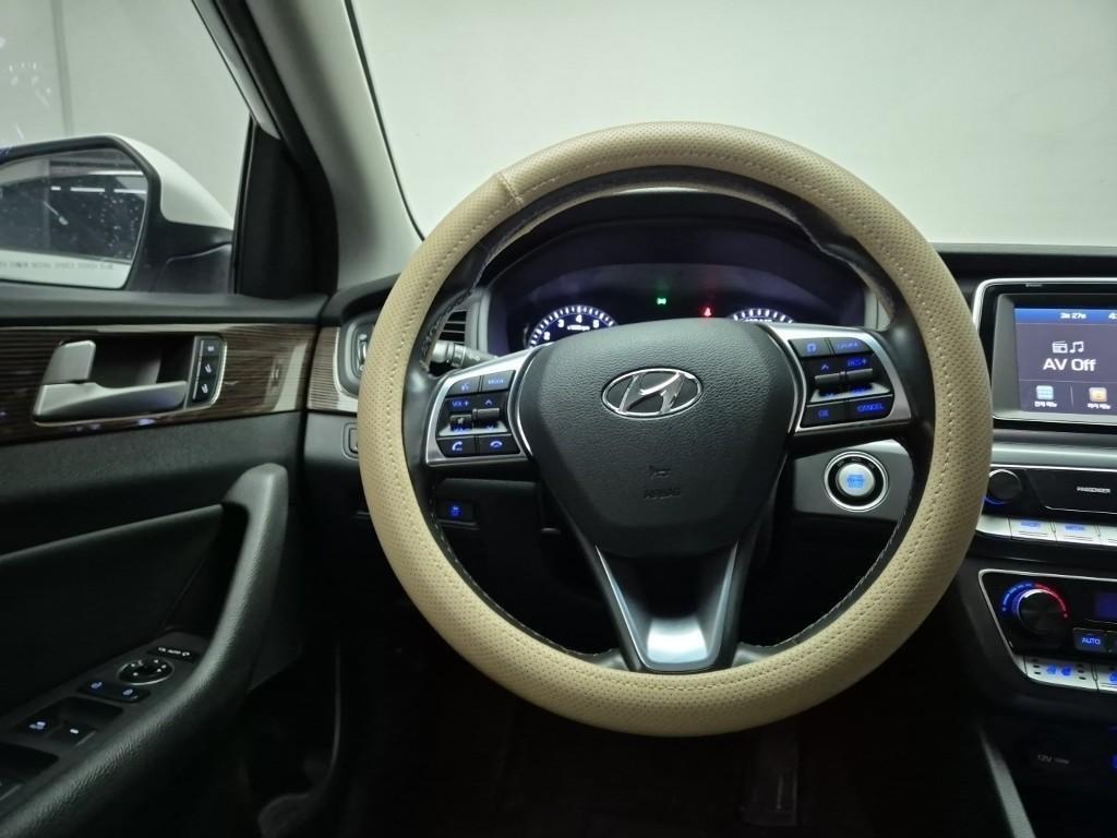 HYUNDAI Sonata - Vista 9