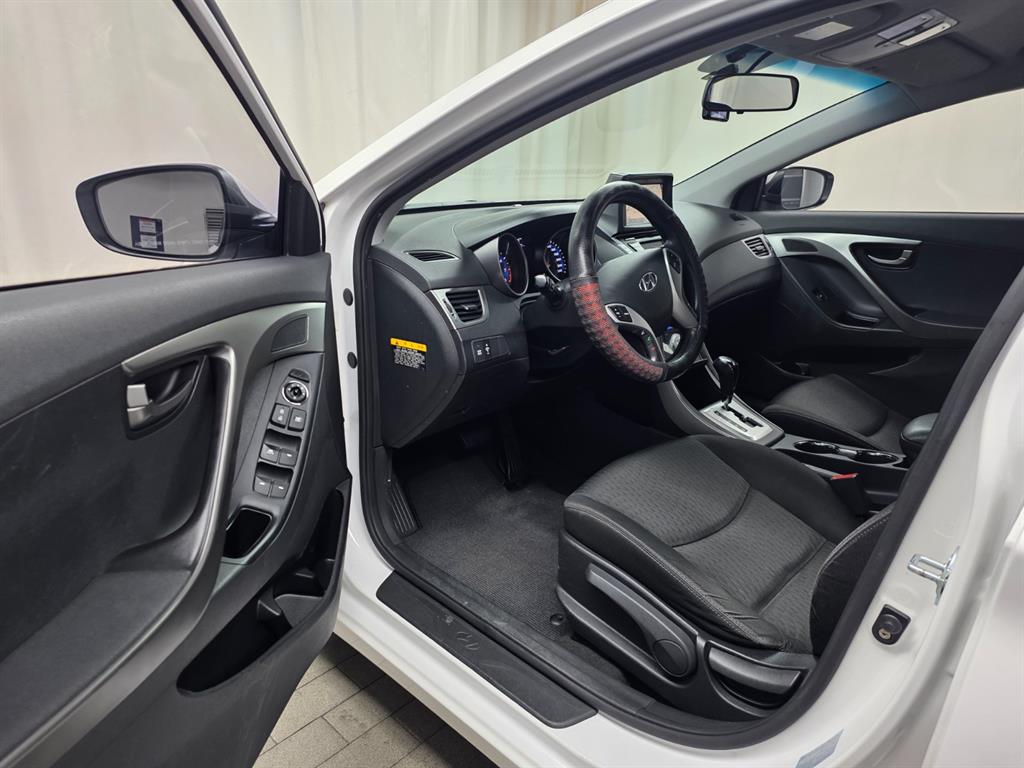 HYUNDAI Avante - Vista 9