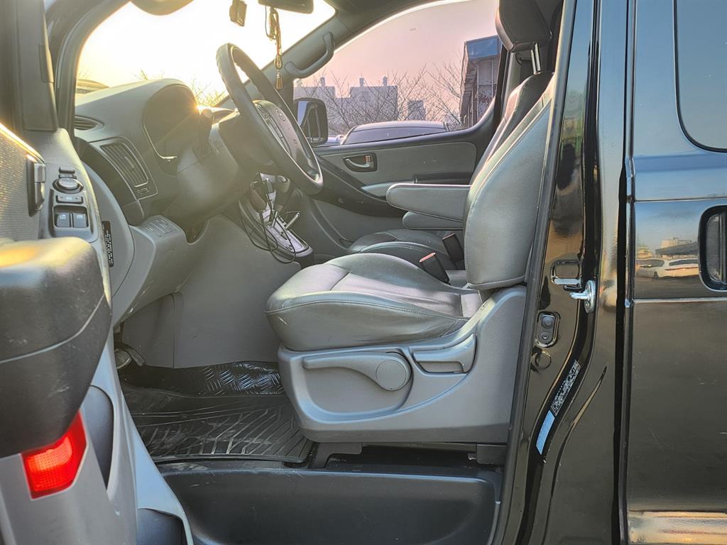 HYUNDAI Starex - Vista 7