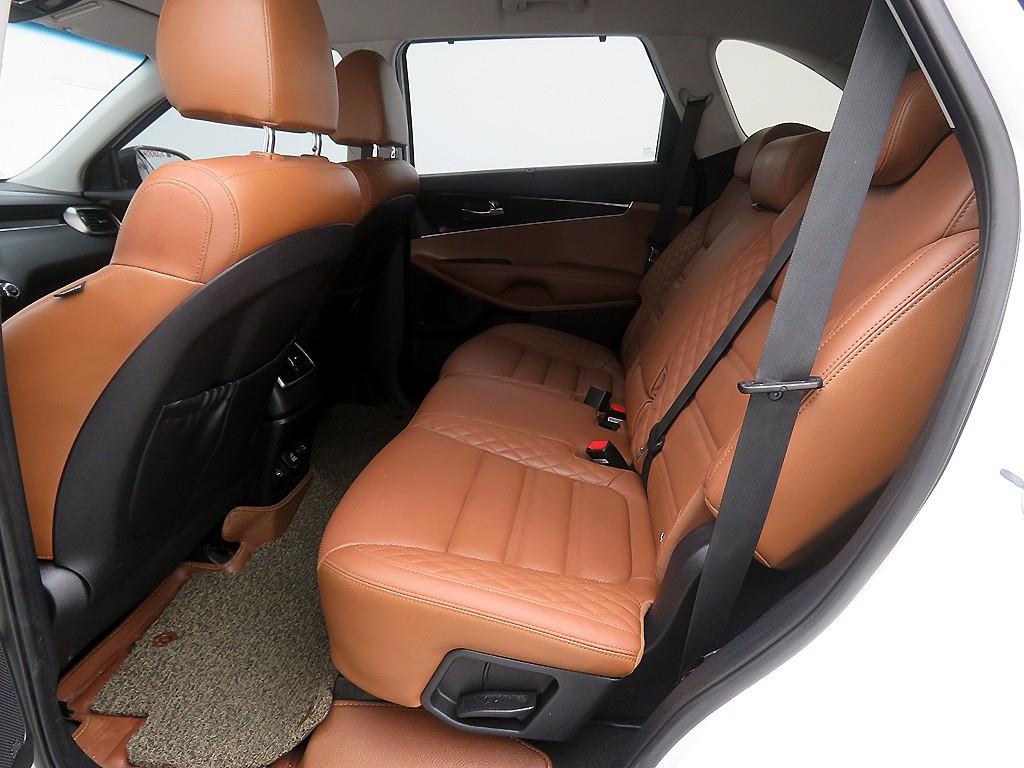 KIA Sorento - Vista 8