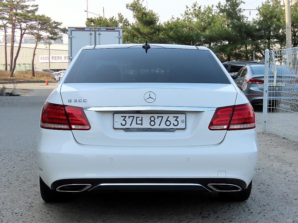 Mercedes Benz E class - Vista 4