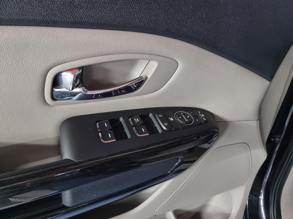 KIA Carnival - Vista 8