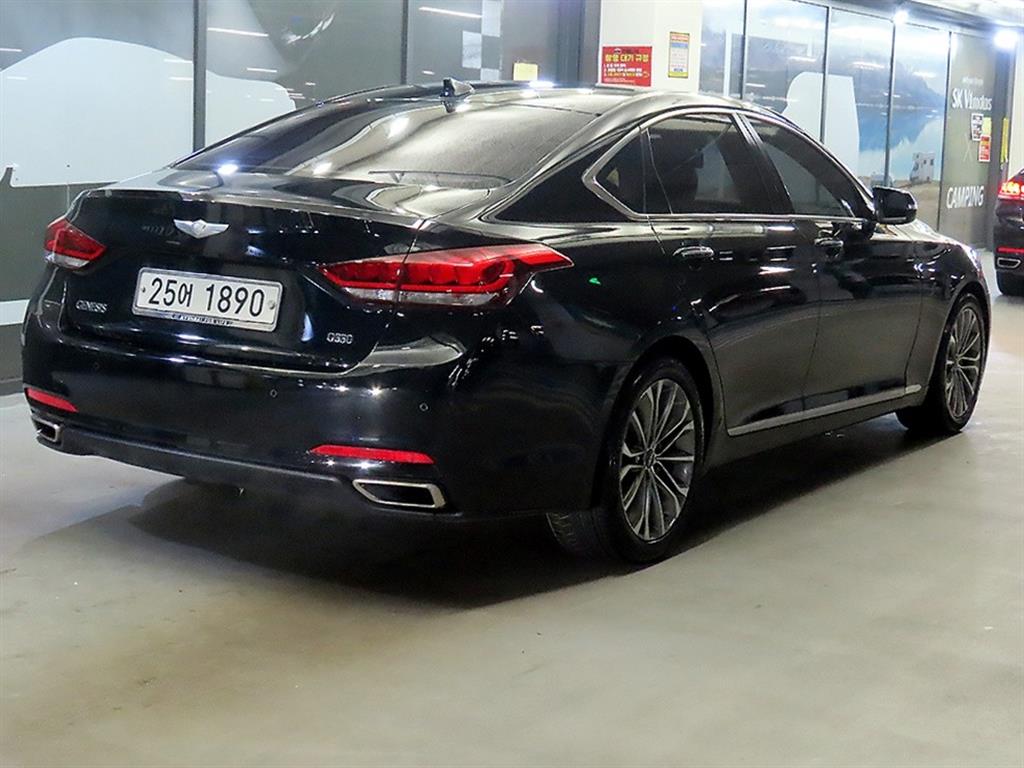 HYUNDAI Genesis - Vista 4