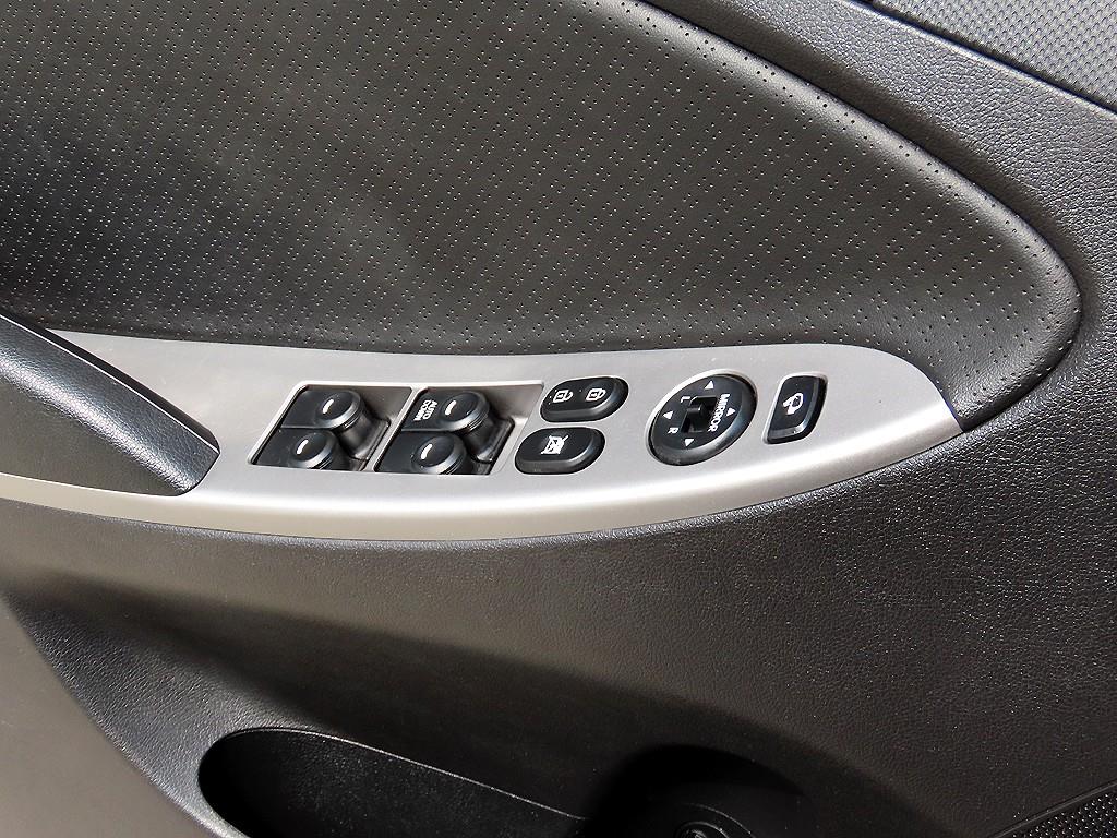 HYUNDAI Accent - Vista 11