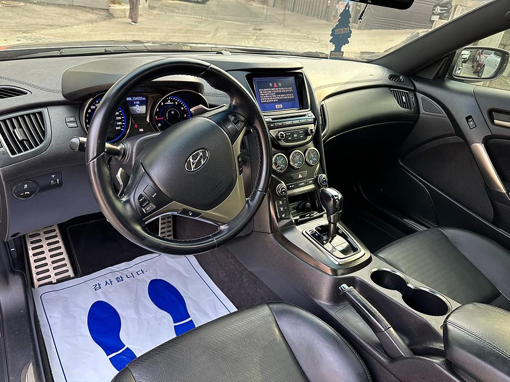 HYUNDAI Genesis - Vista 9