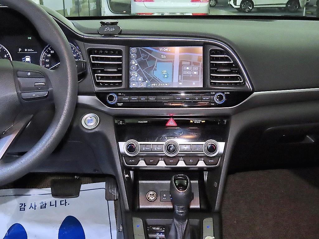 HYUNDAI Avante - Vista 11