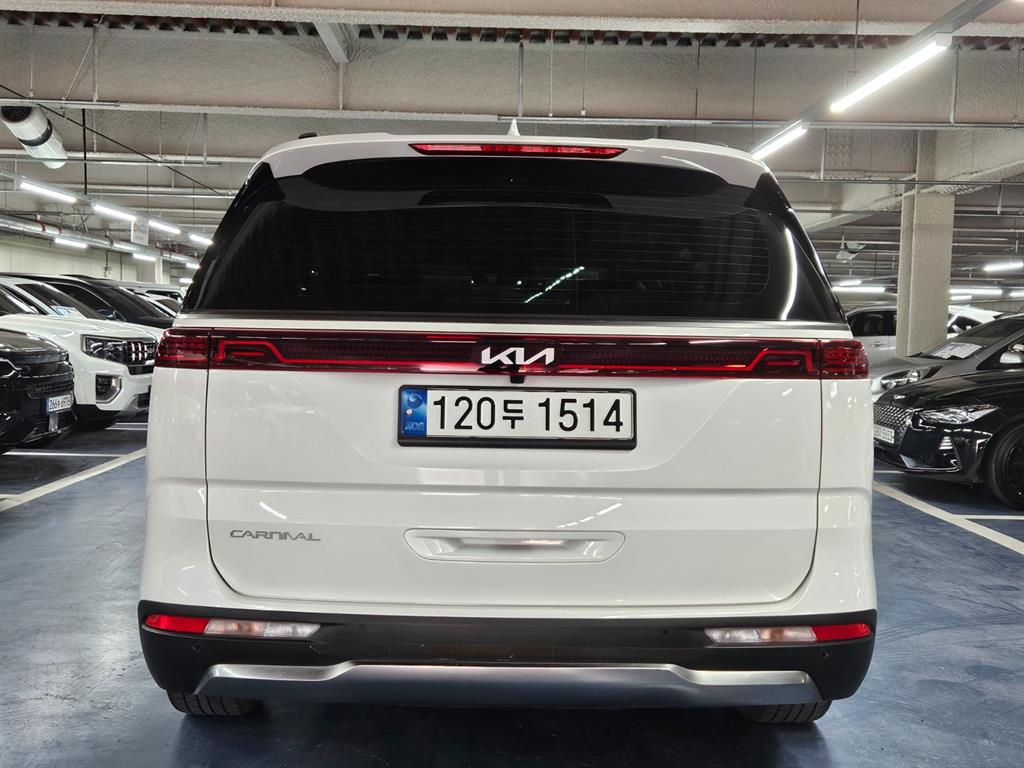 KIA Carnival - Vista 5