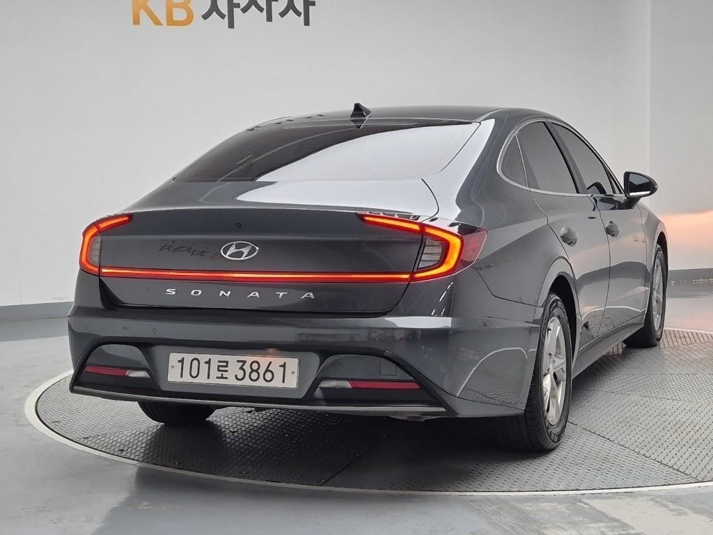HYUNDAI Sonata - Vista 4