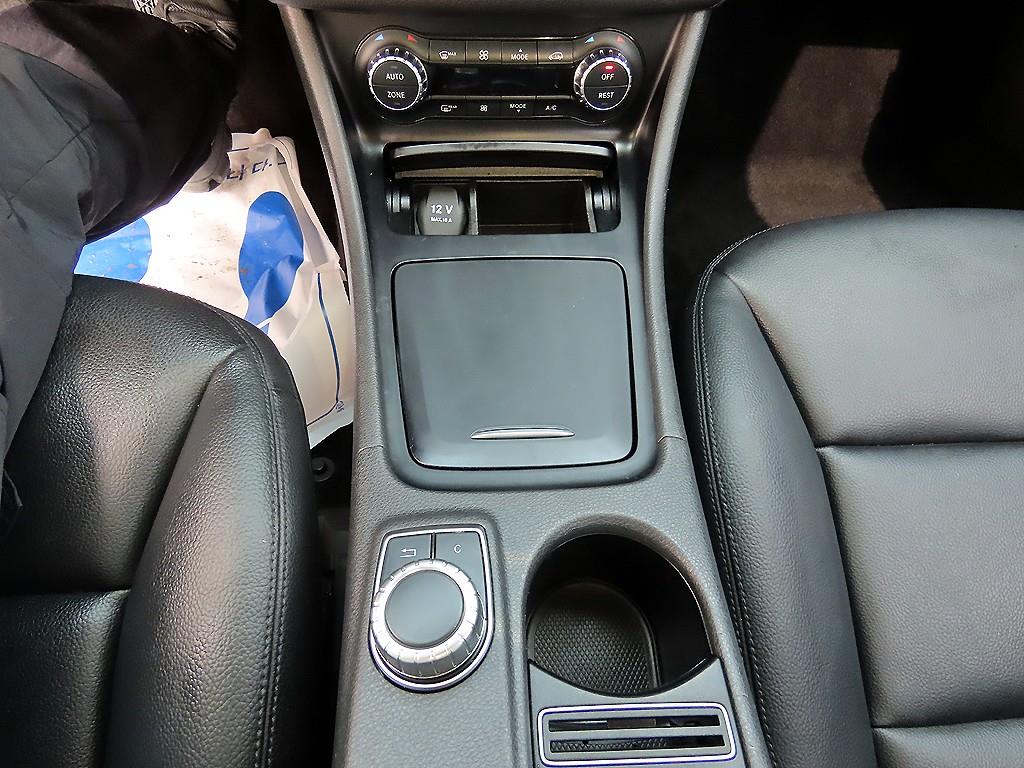 Mercedes Benz GLA Class - Vista 12