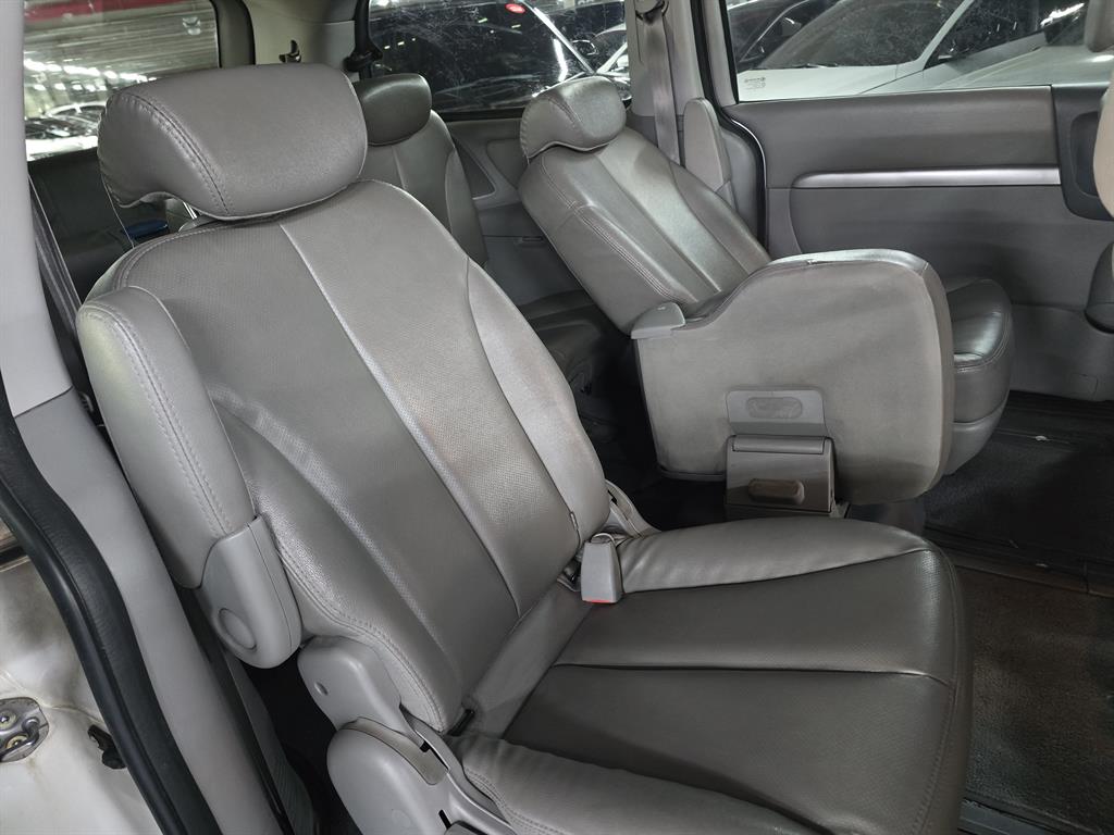 KIA Carnival - Vista 8