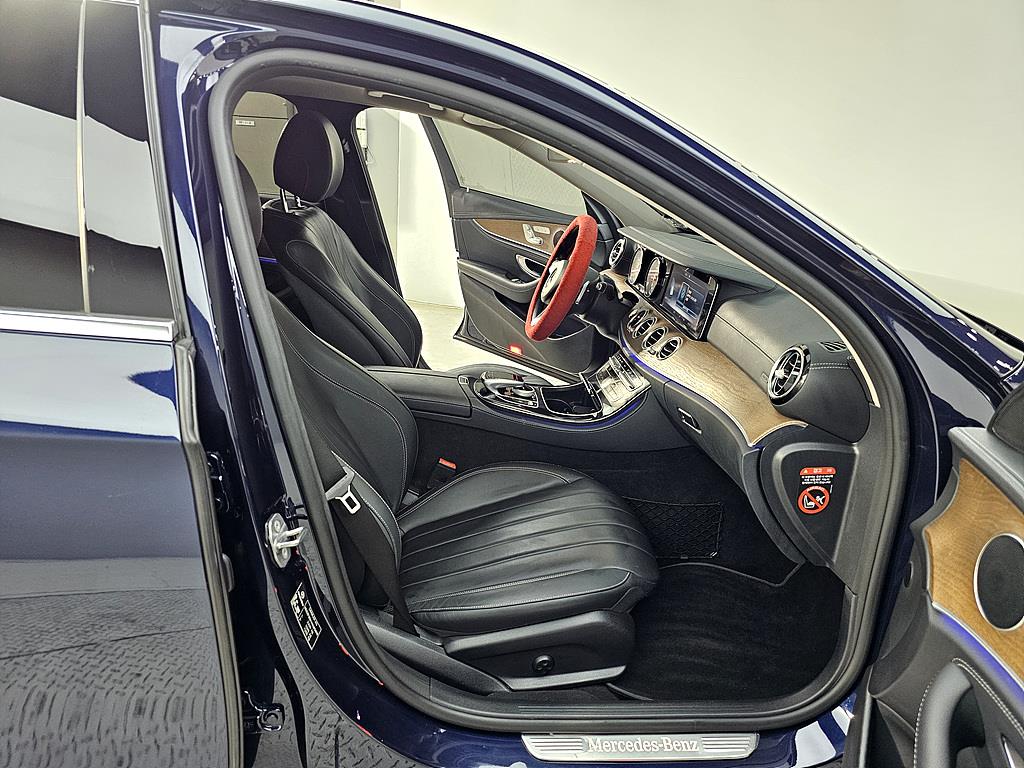 Mercedes Benz E class - Vista 11