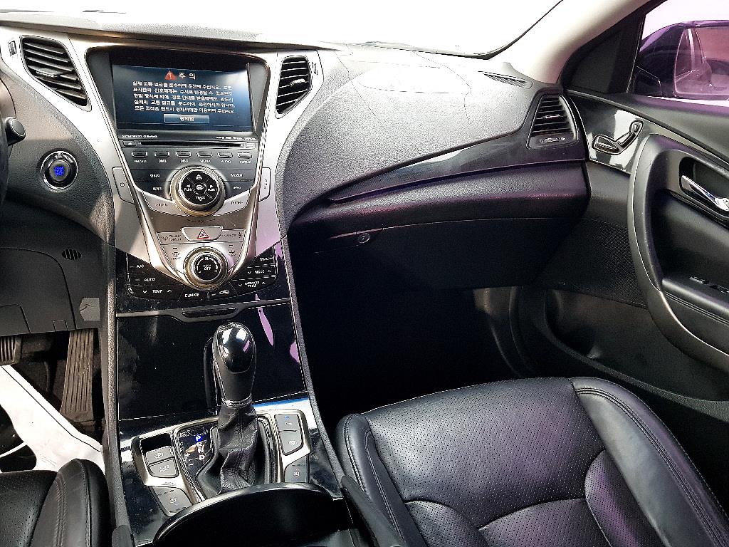 HYUNDAI Grandeur - Vista 10