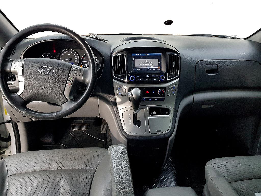 HYUNDAI Starex - Vista 5