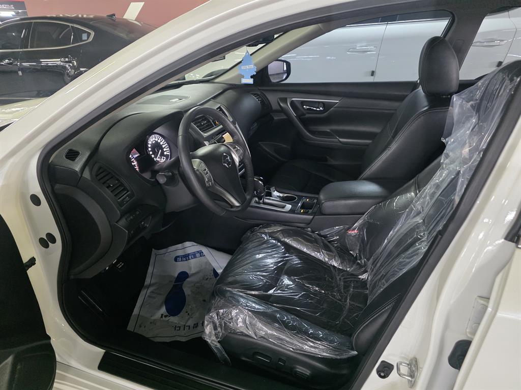 Nissan Altima - Vista 7