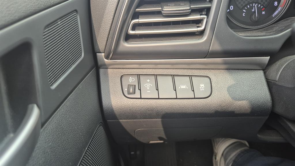 HYUNDAI Avante - Vista 8