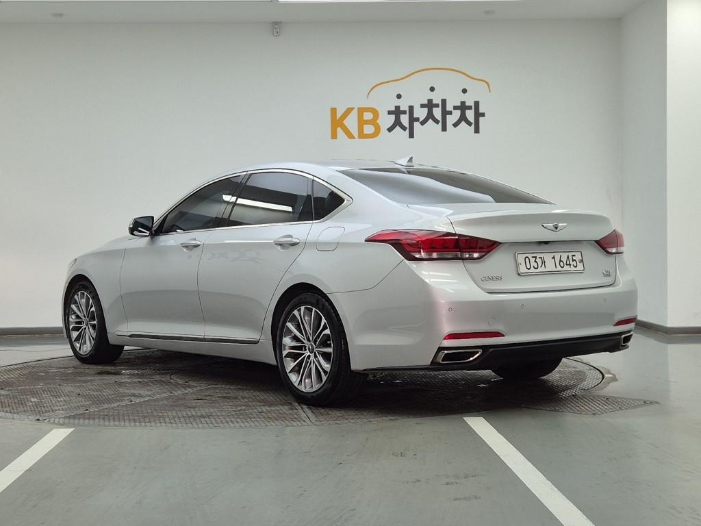 HYUNDAI Genesis - Vista 3