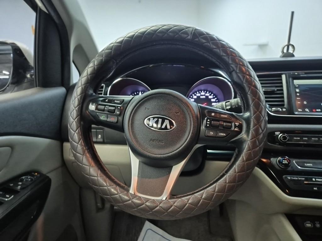 KIA Carnival - Vista 9