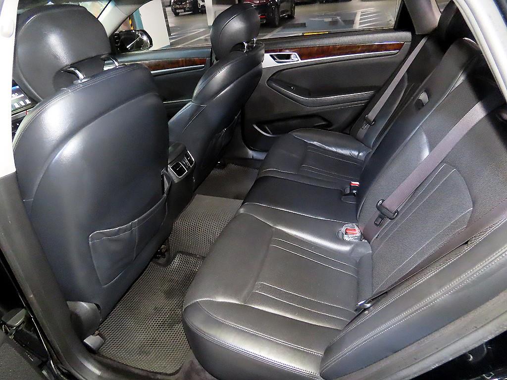 HYUNDAI Genesis - Vista 7