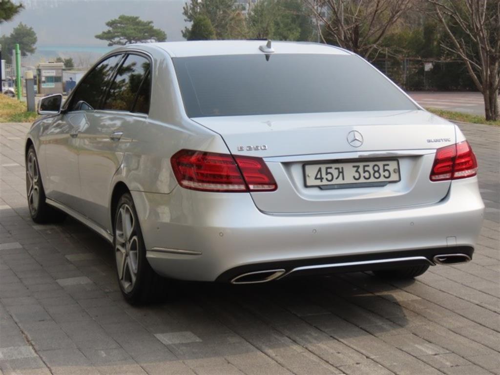 Mercedes Benz E class - Vista 7