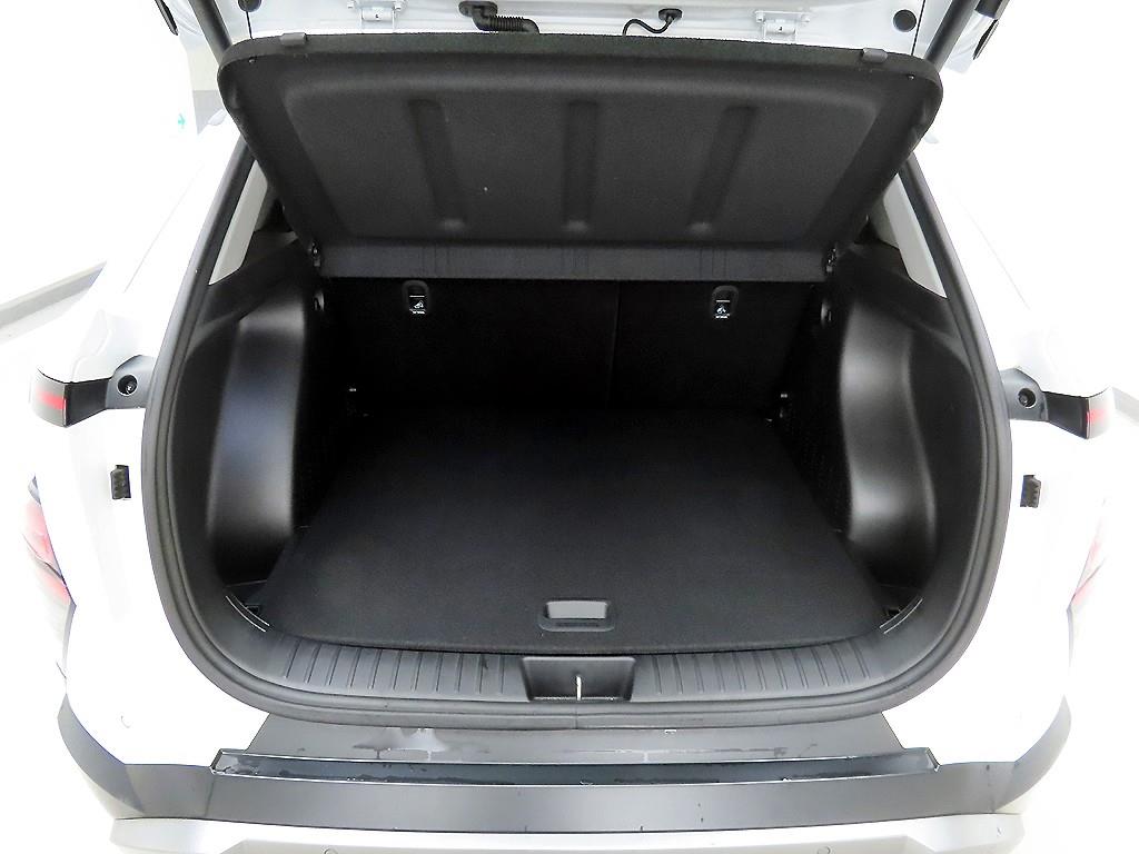 HYUNDAI Kona - Vista 5