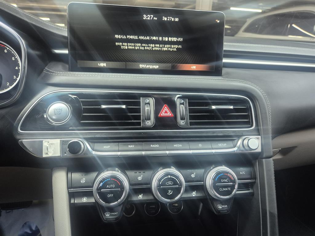 Genesis G70 - Vista 8