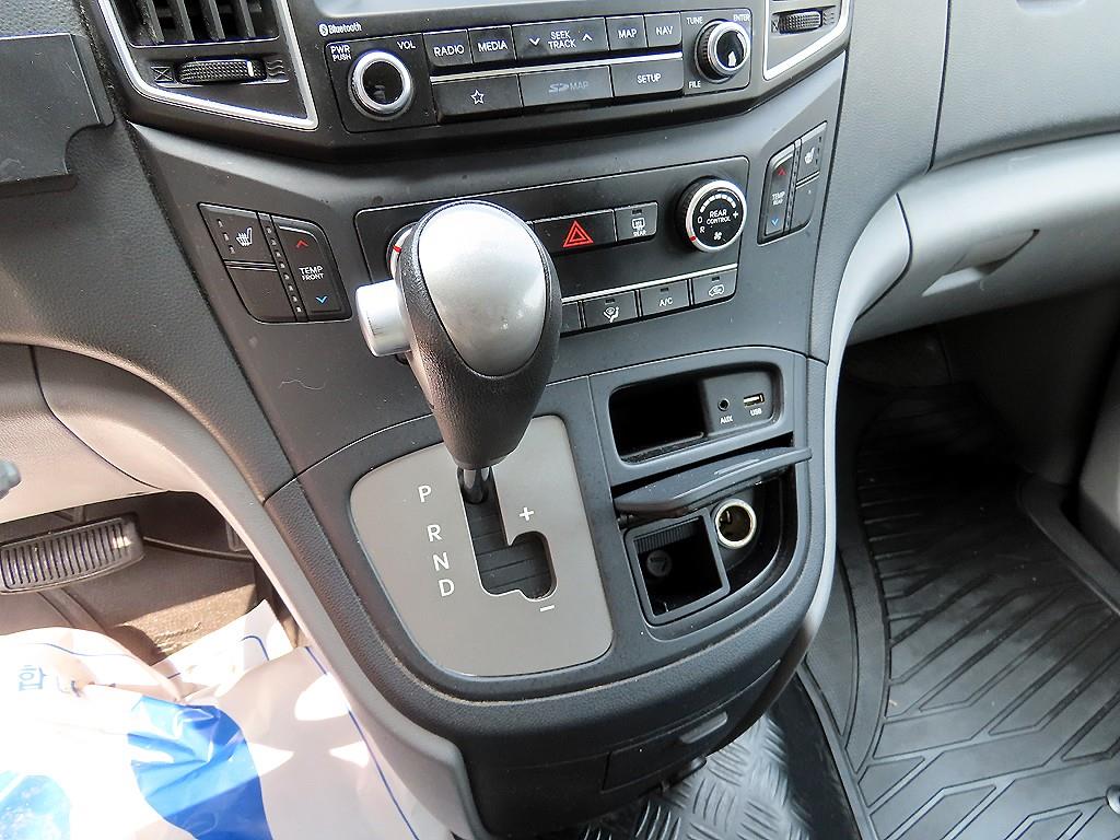 HYUNDAI Starex - Vista 11