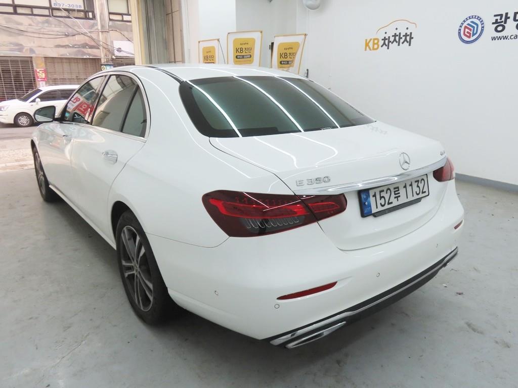 Mercedes Benz E class - Vista 4