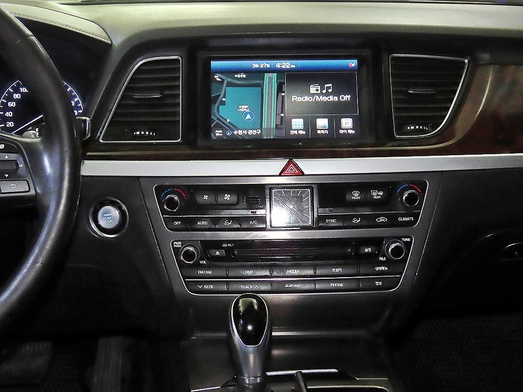 HYUNDAI Genesis - Vista 11