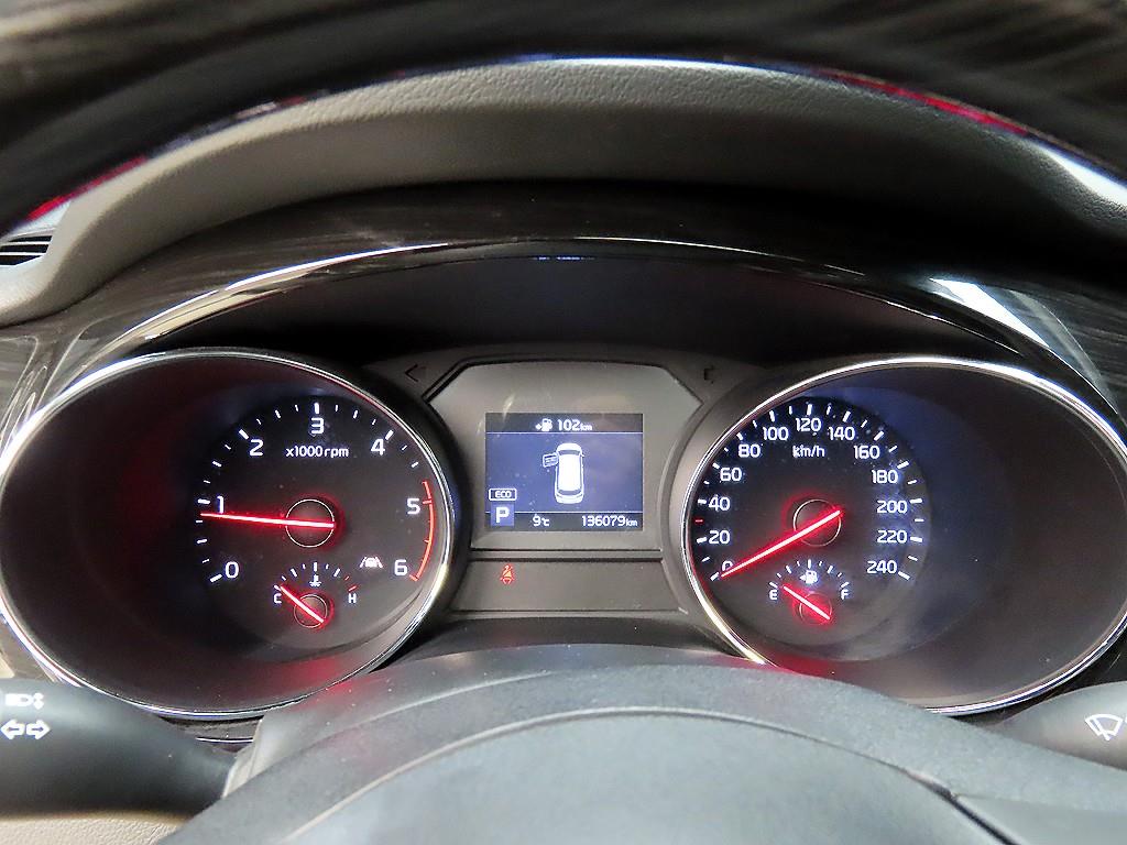 KIA Carnival - Vista 8