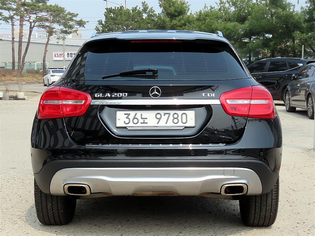 Mercedes Benz GLA Class - Vista 4