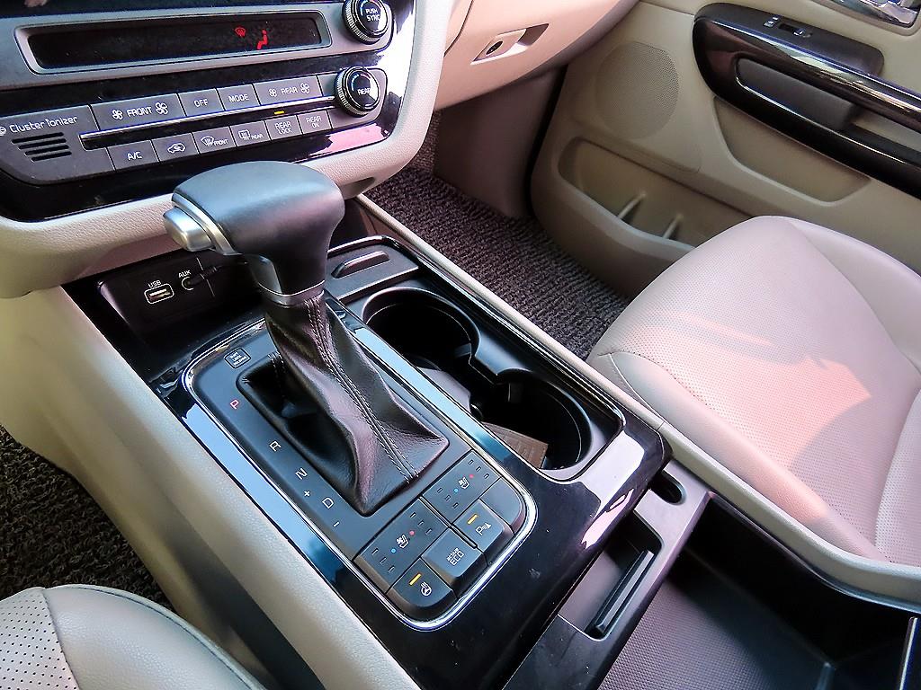 KIA Carnival - Vista 11