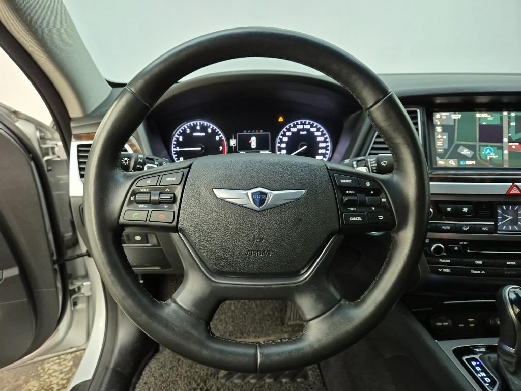 HYUNDAI Genesis - Vista 9