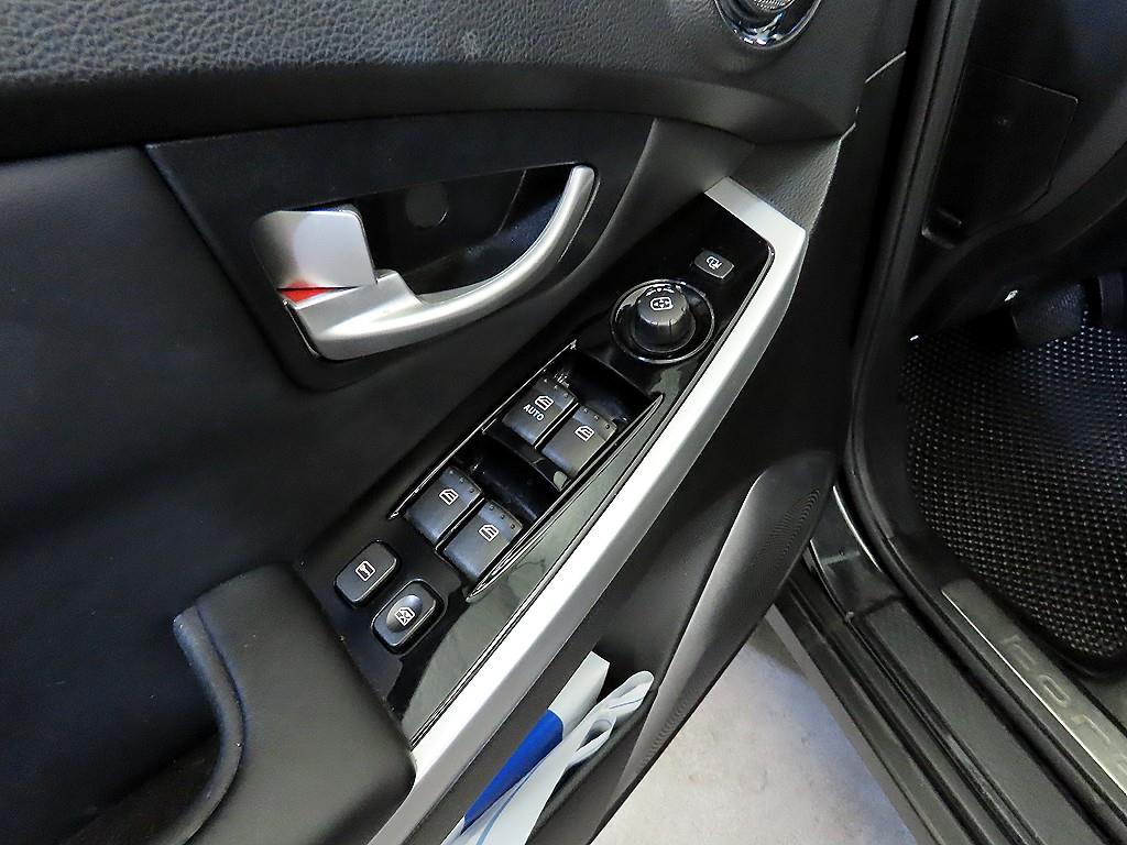 Ssangyong Korando 2015 Negro - Importación desde Corea - HF Imports Iquique - Foto 13