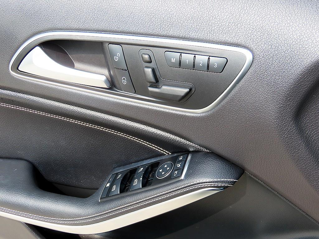 Mercedes Benz GLA Class - Vista 11