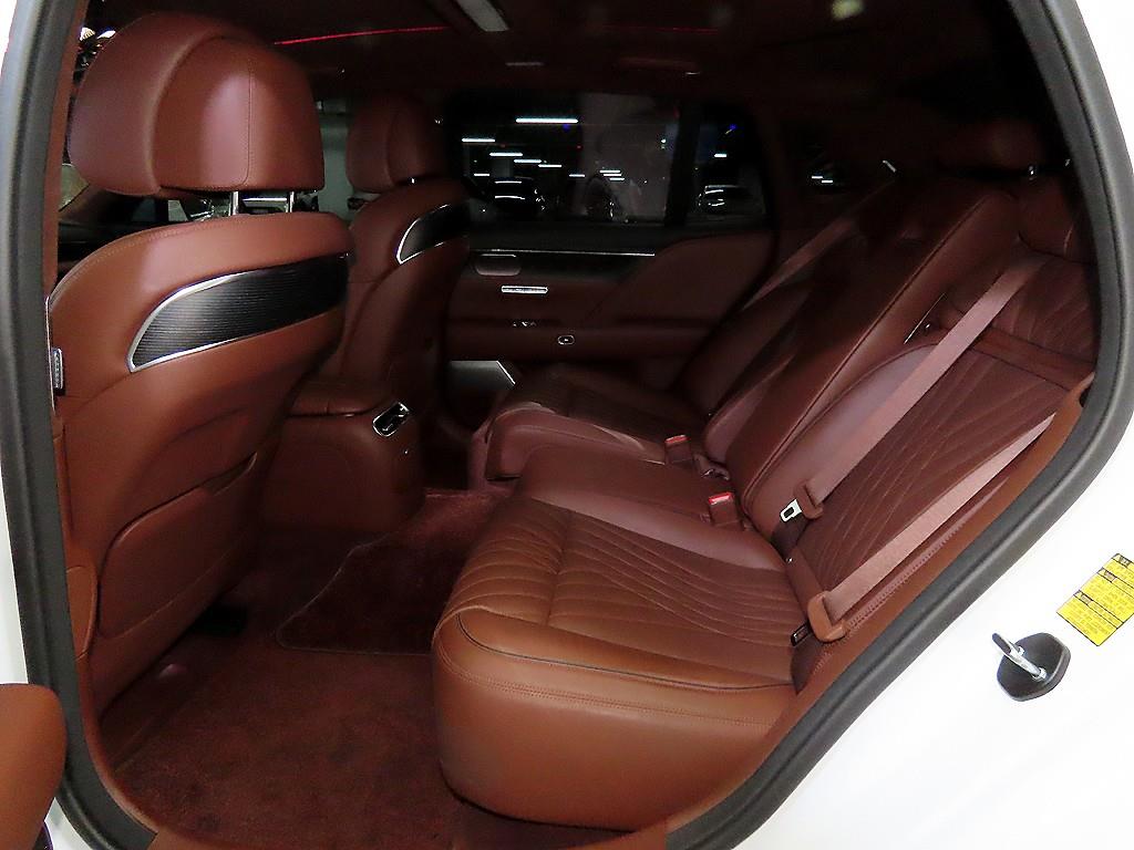 Genesis G90 - Vista 7