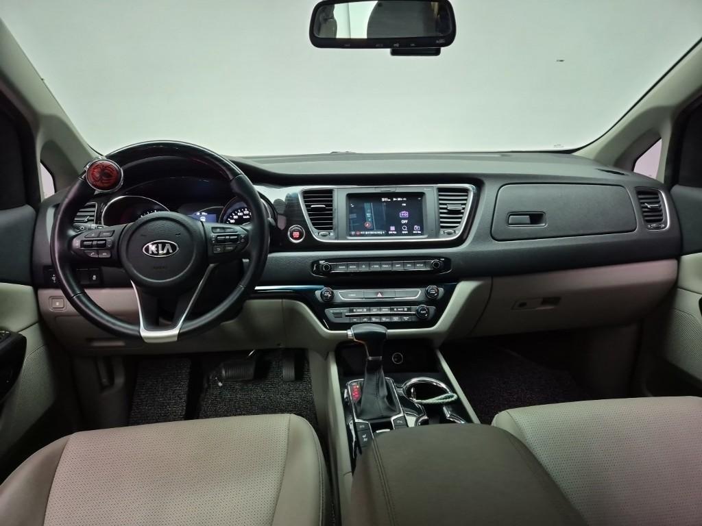 KIA Carnival - Vista 7