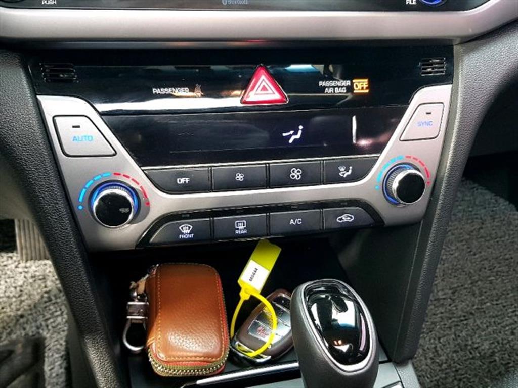 HYUNDAI Avante - Vista 12