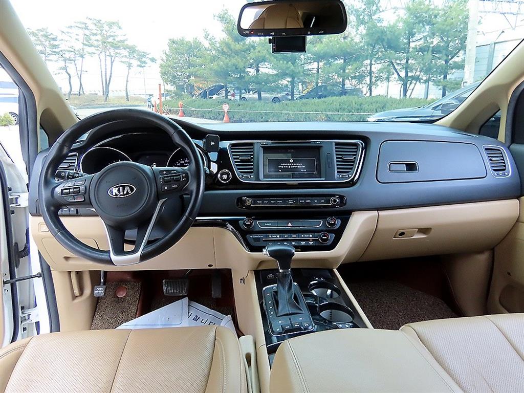 KIA Carnival - Vista 7